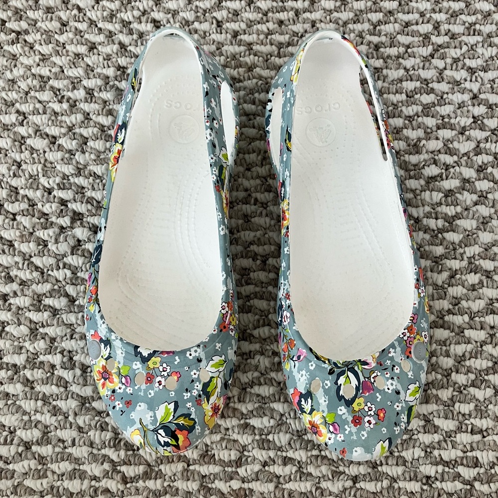Crocs | Floral Mary Jane | size 8